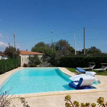 Giuma Con Piscina * Fontane Bianche