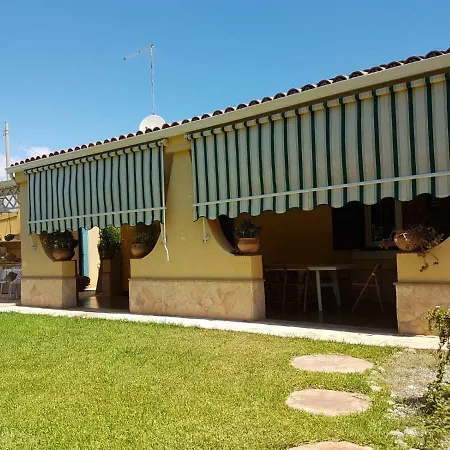 Giuma Con Piscina Willa *