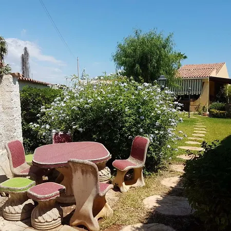 Giuma Con Piscina Fontane Bianche